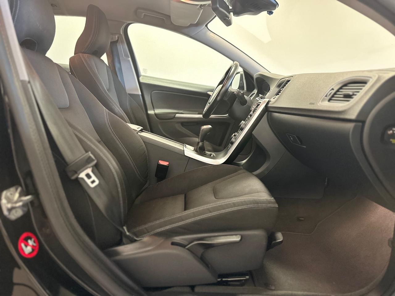Volvo V60 D2 Momentum EURO 6