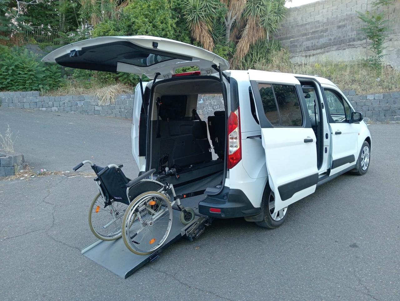 Ford Transit Connect Pianale ribassato con rampa disabili carrozzina