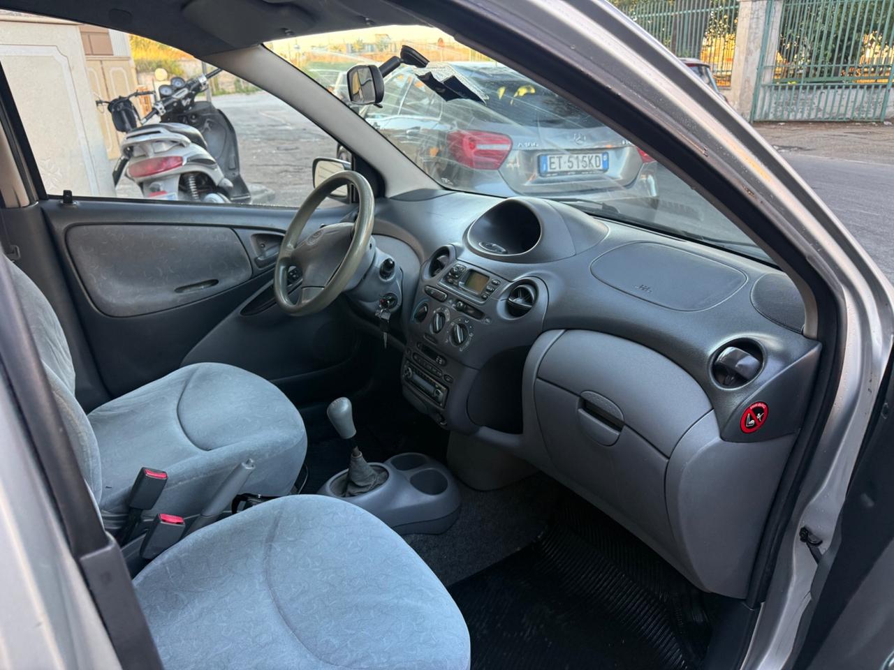 Toyota Yaris 1.0i 16V cat 5 porte