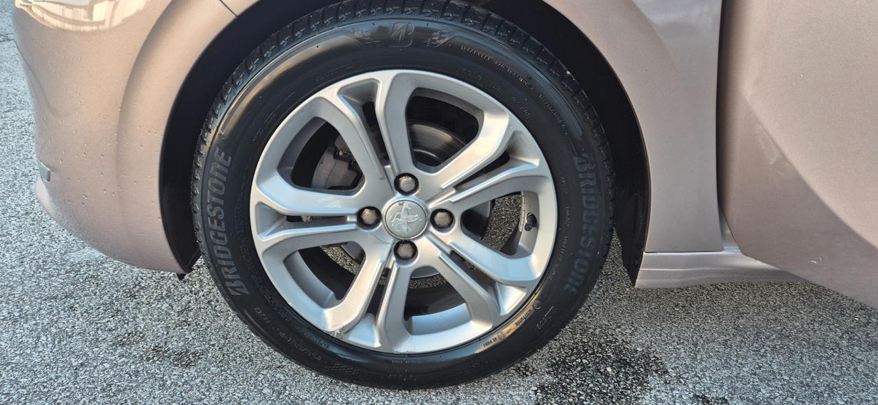 Peugeot 208 1.4 HDi 68 CV 5 porte Allure NEOPATENTATI