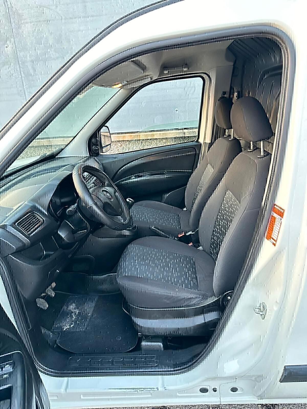 OPEL COMBO ANNO 2017 PRONTO ALL'USO! SUPER PREZZO!