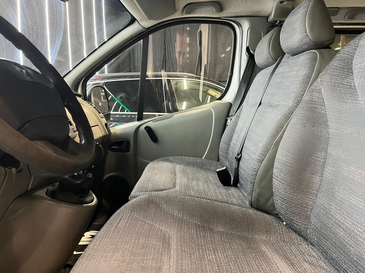 Renault Trafic T29 2.0 dCi/90 PL-TN Passenger Confort 9 POSTI