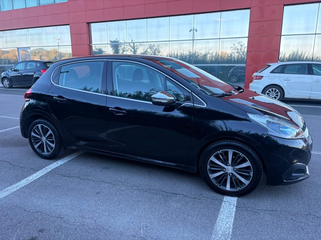 Peugeot 208 BlueHDi 75 5 porte Allure 2017 136.000 KM