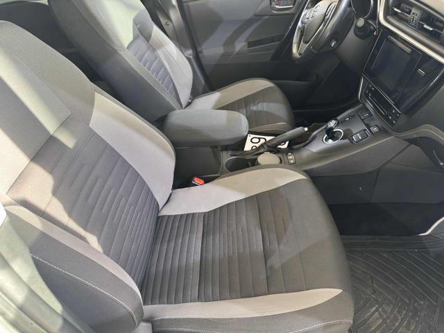 TOYOTA Auris 1.8 Hybrid Lounge