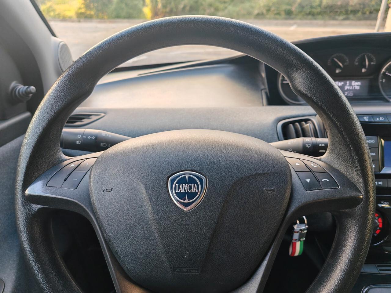 Lancia Ypsilon 5 porte Hybrid Incidentata