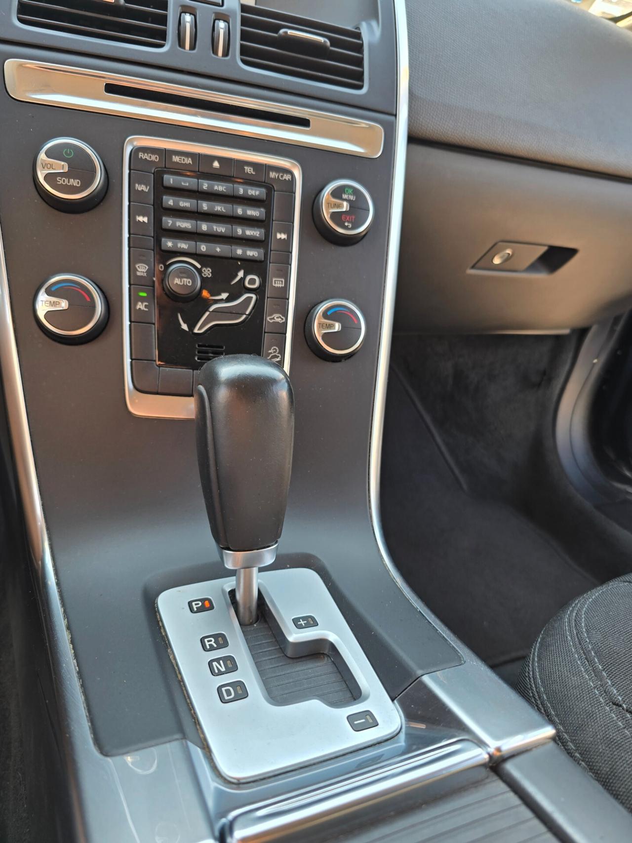 Volvo XC 60 XC60 D5 AWD Geartronic R-design