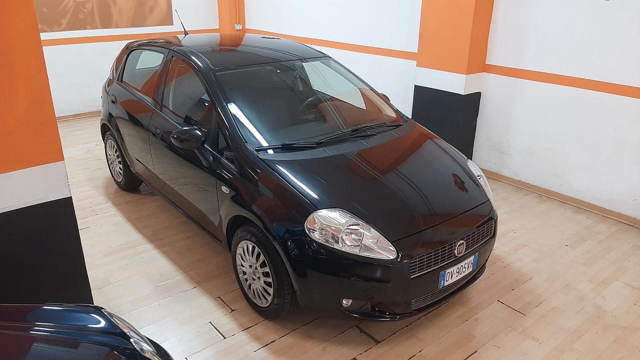 FIAT GRANDE PUNTO 1.3 MULTIJET 49.000 KM NEOPATENTATI