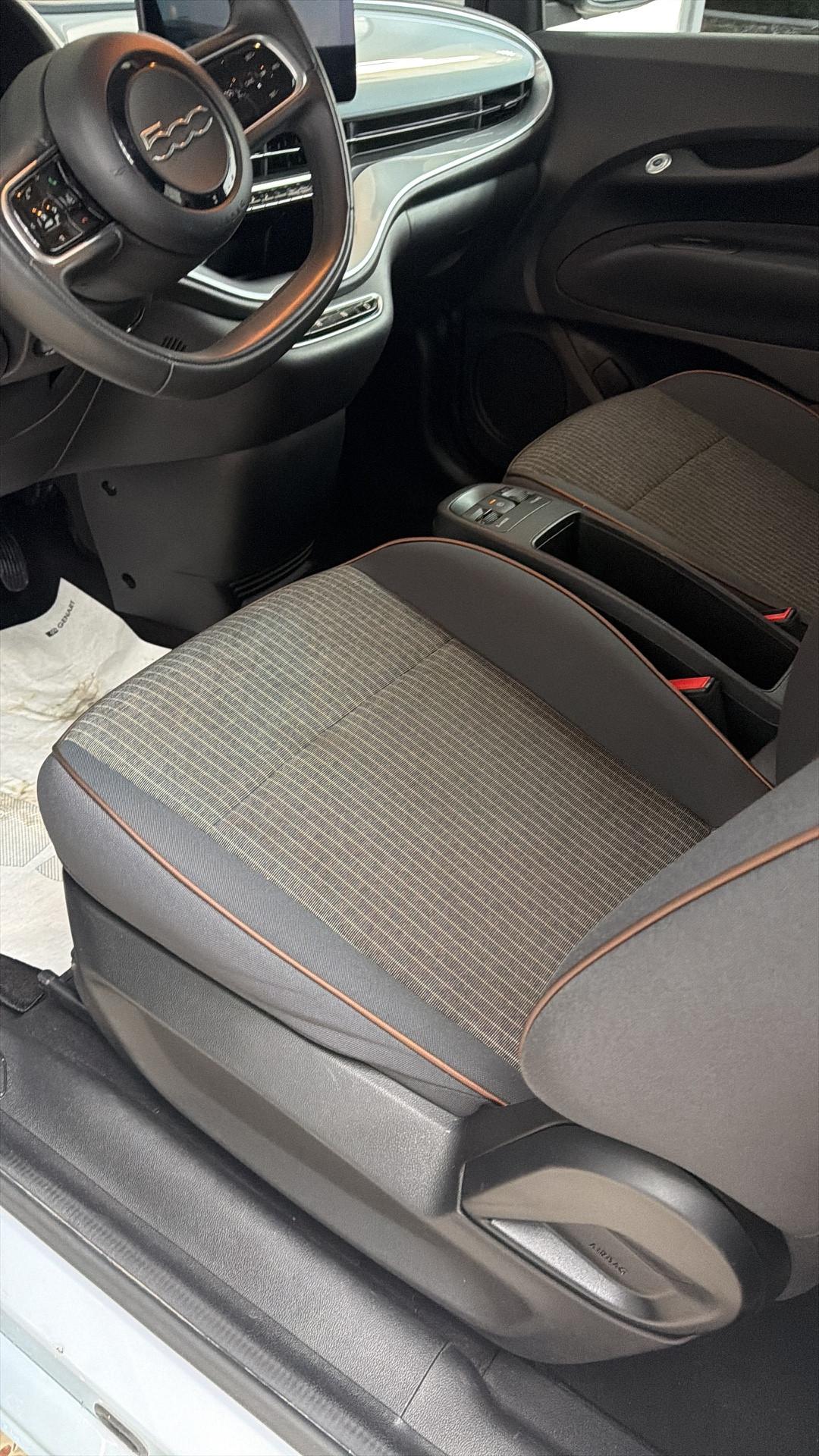 Fiat 500 500e Berlina 42 kWh La Prima