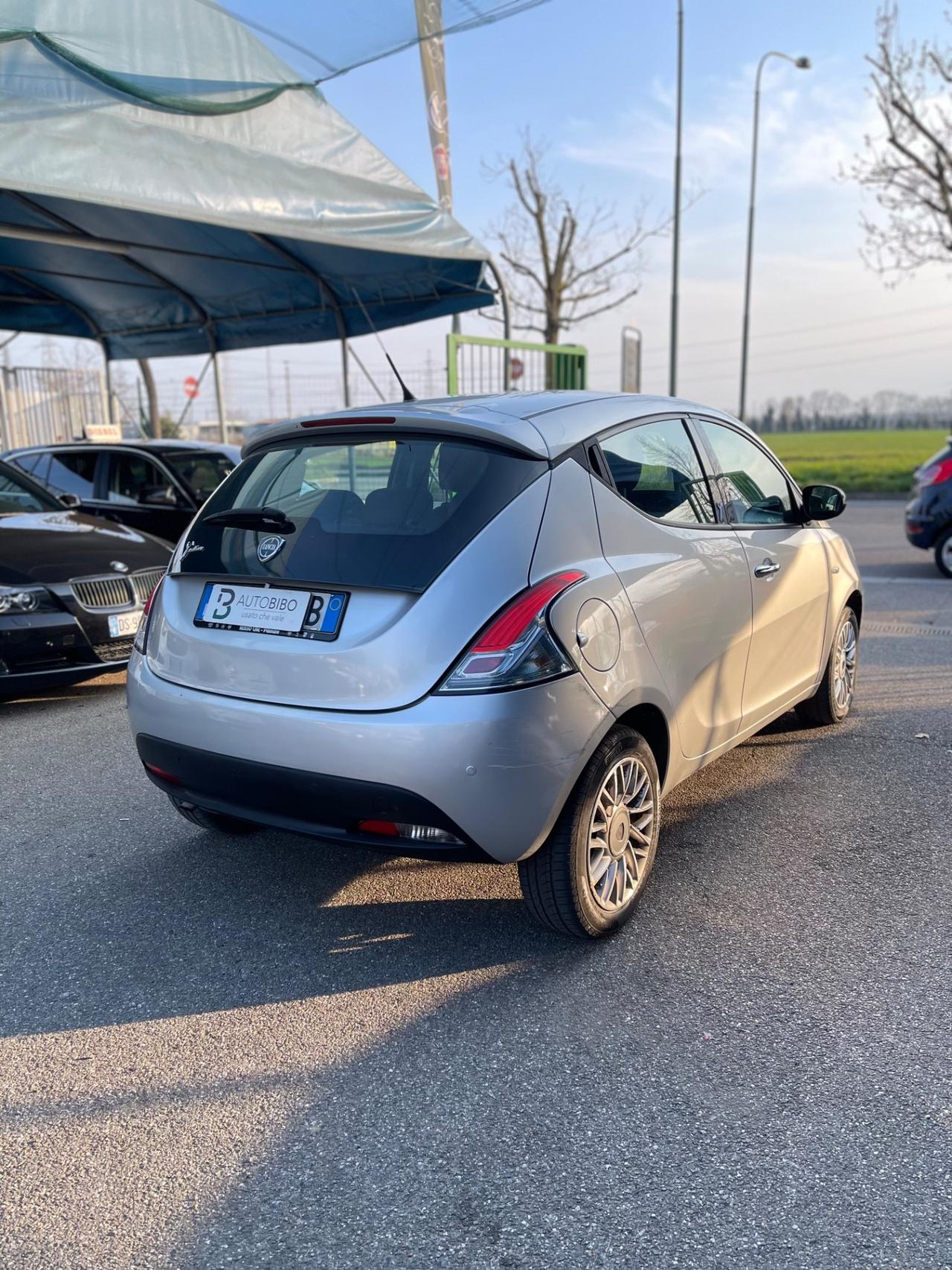 Lancia Ypsilon 1.2 69 CV 5 porte S&S Silver