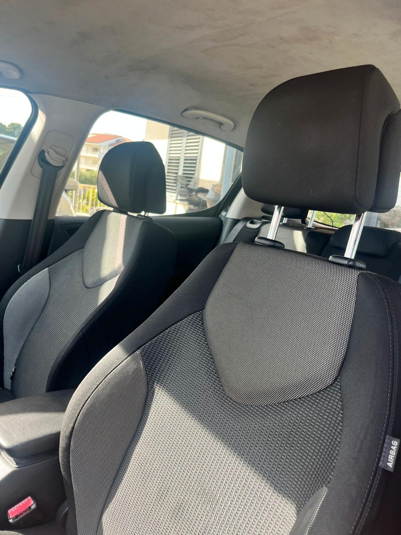 Peugeot 308 1.6 HDi 110CV 5p. Féline (5 Marce)