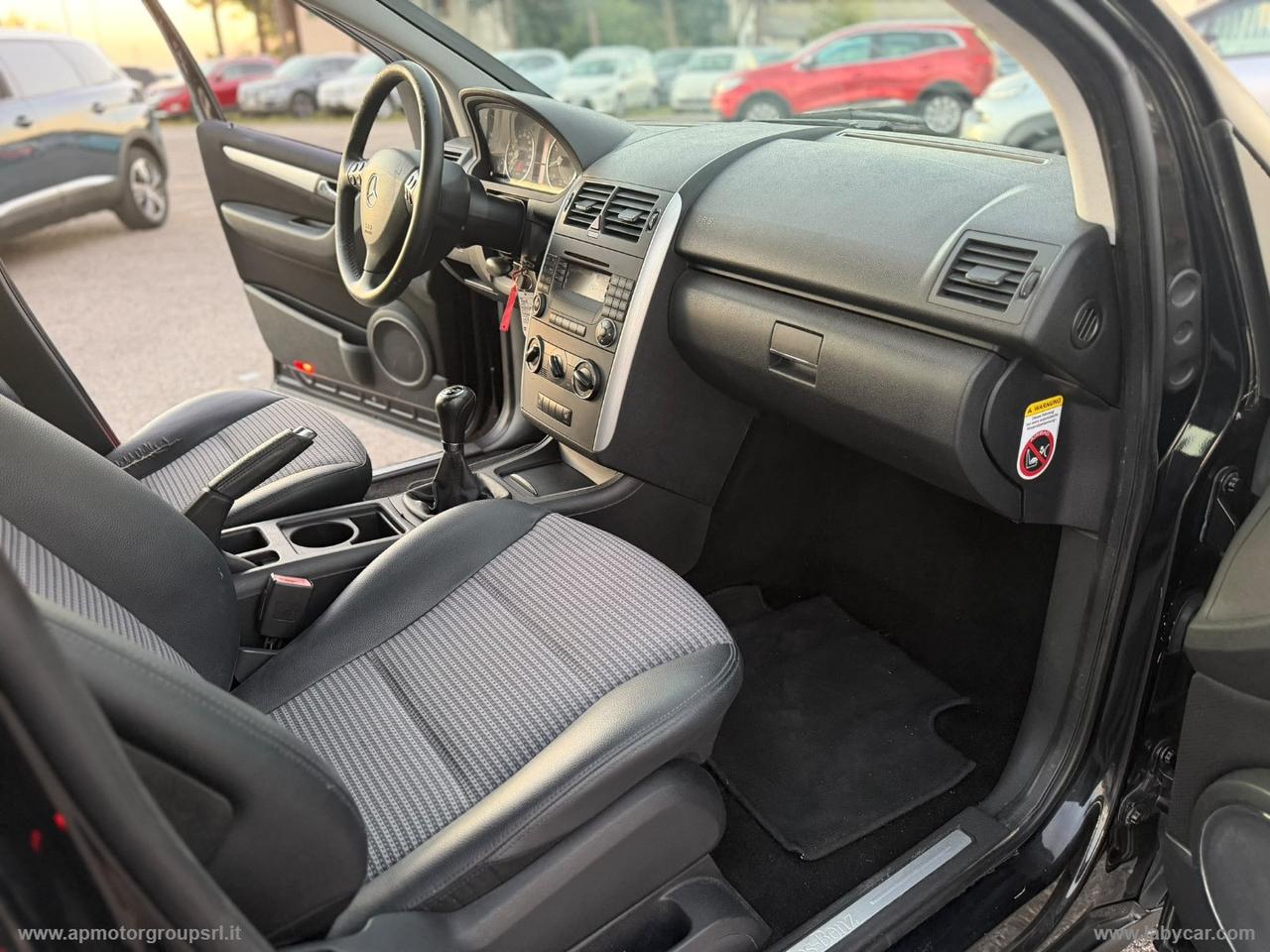 MERCEDES-BENZ A 150 Avantgarde BLACK MATT
