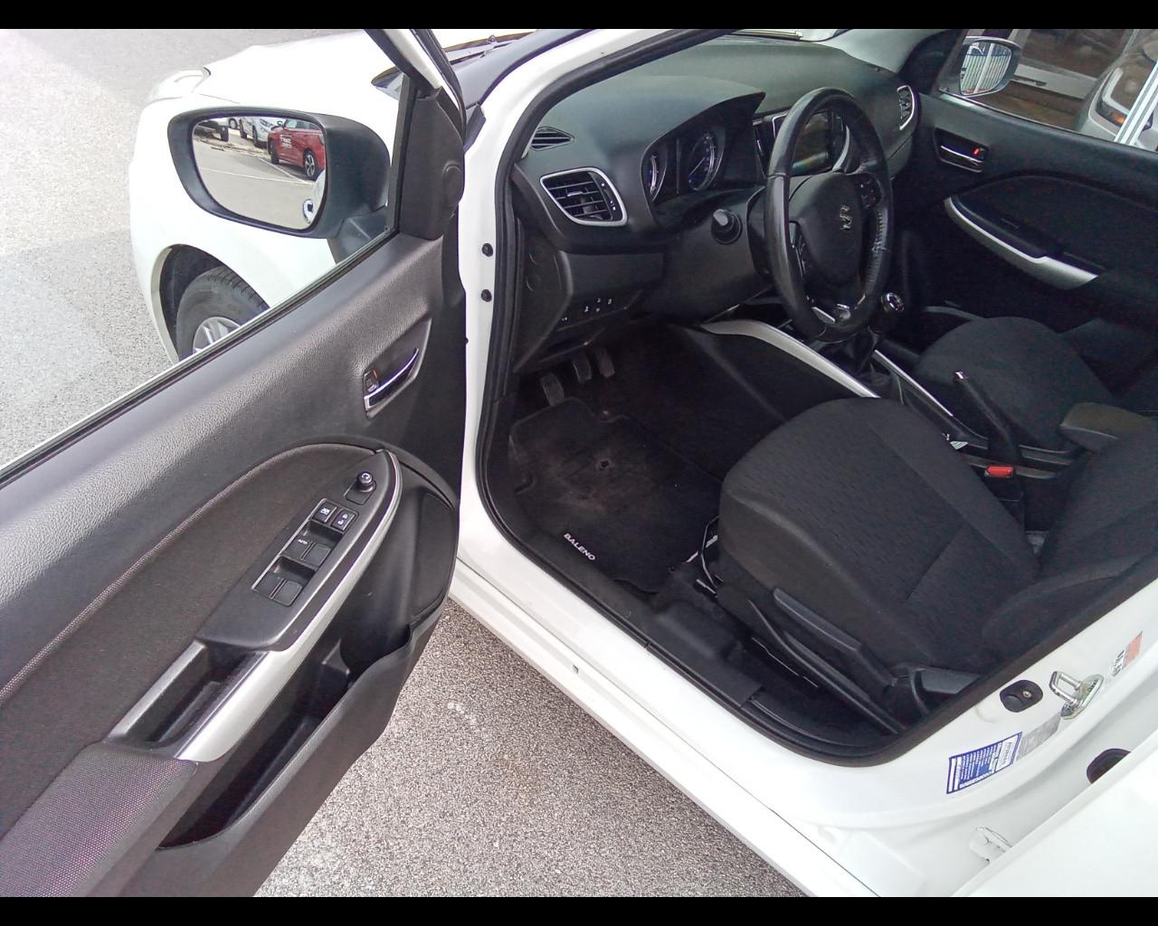 SUZUKI Baleno (2016) - Baleno 1.2 Hybrid Top