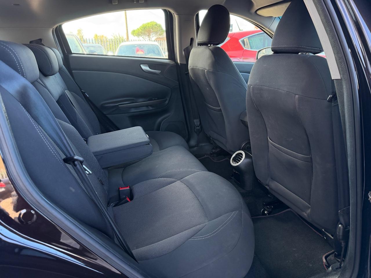 Alfa Romeo Giulietta 1.4 Turbo okenopatentati Total Black