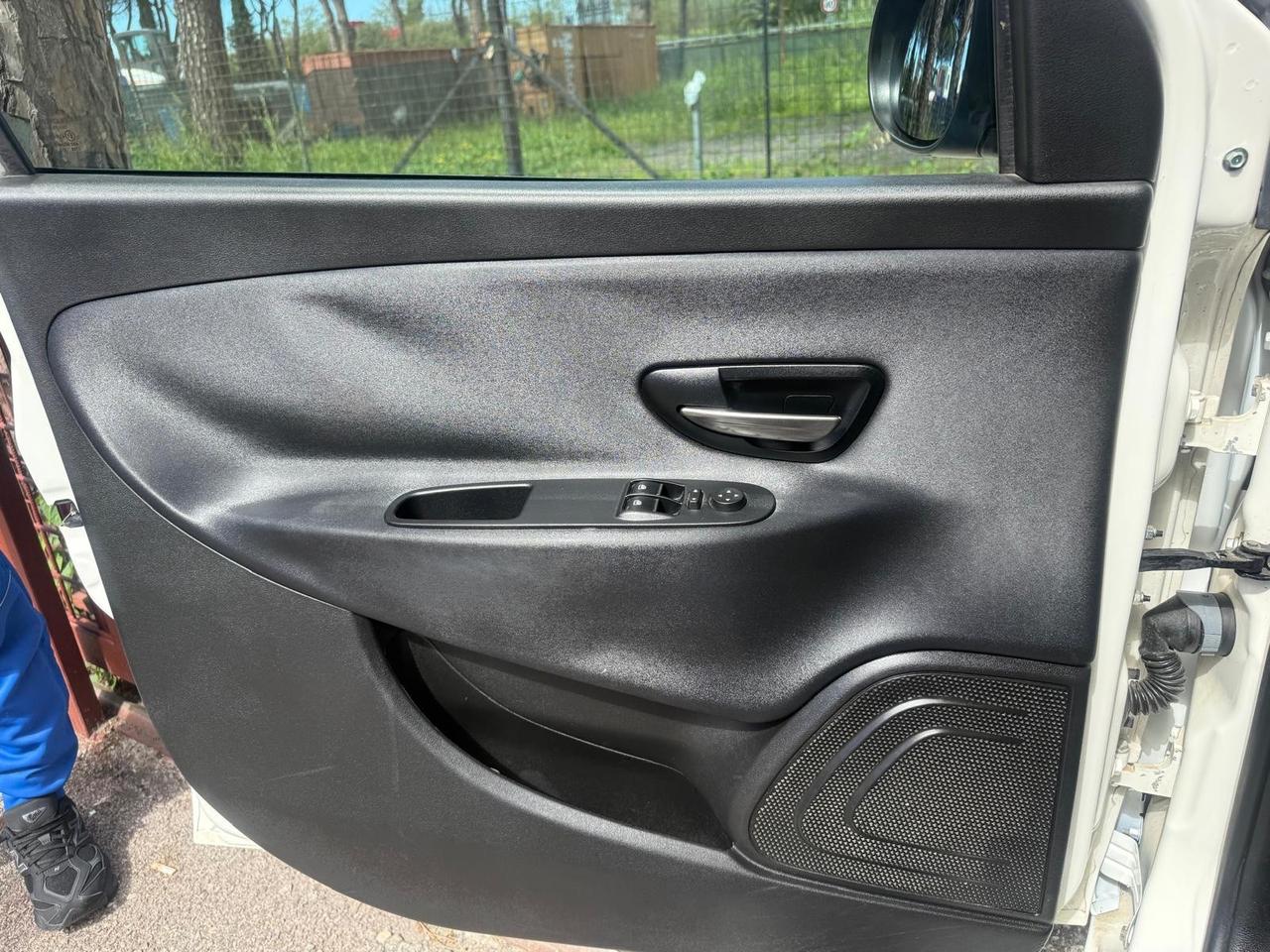 Lancia Ypsilon 1.2 69 CV 5 porte Gold