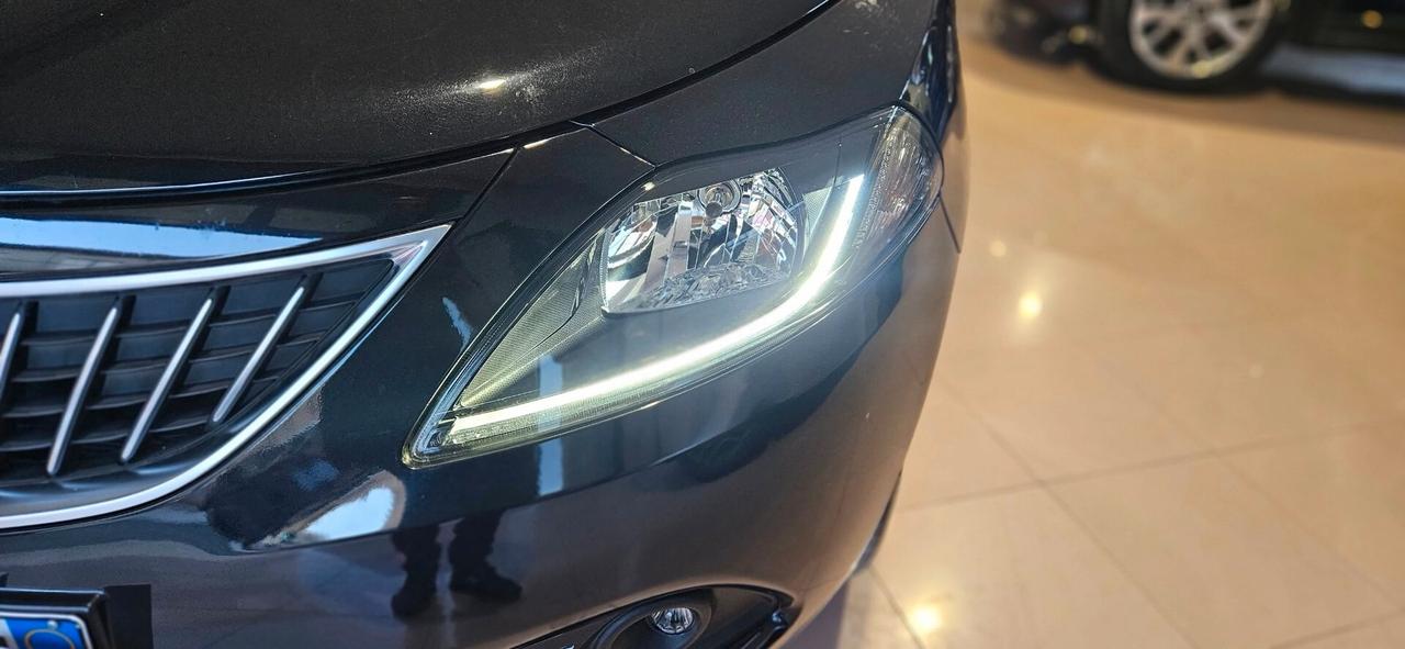 Lancia Ypsilon 1.0 HYBRID 5 porte Posti Gold