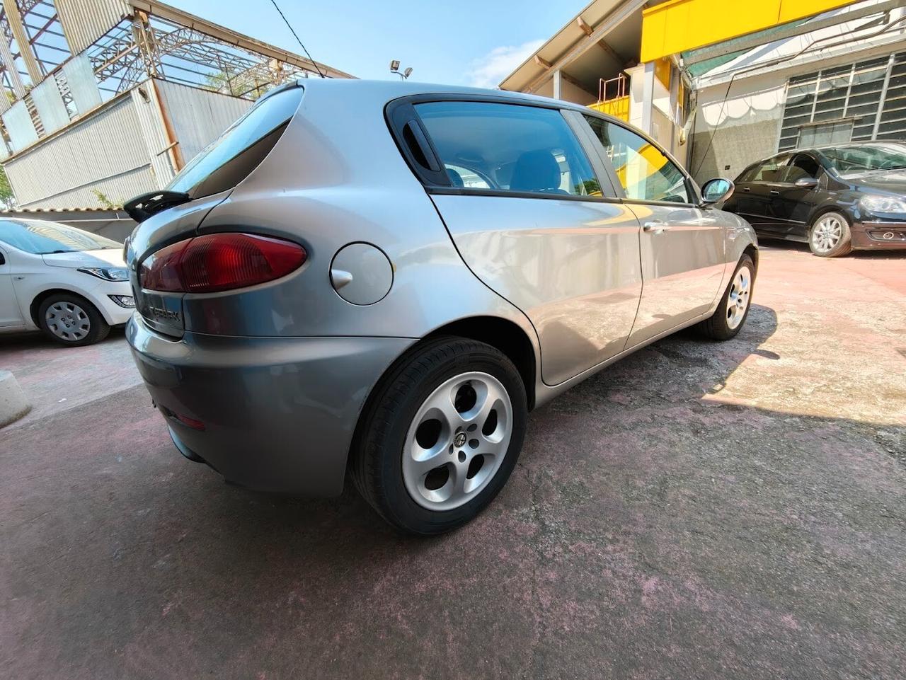Alfa Romeo 147 1.6 16V TS (105) 5 porte Black Line