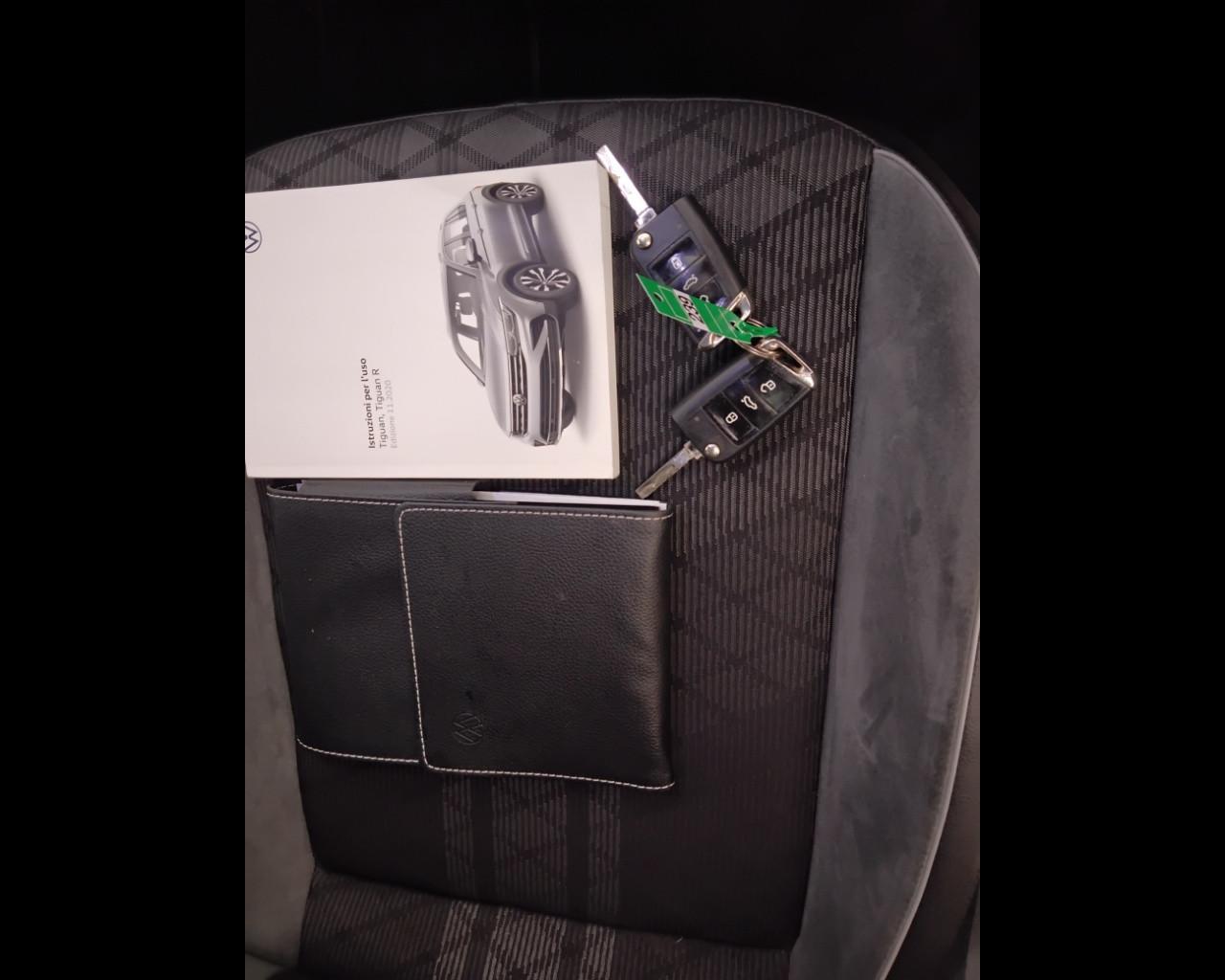 VOLKSWAGEN Tiguan II 2021 - Tiguan 1.5 tsi R-Line 150cv dsg