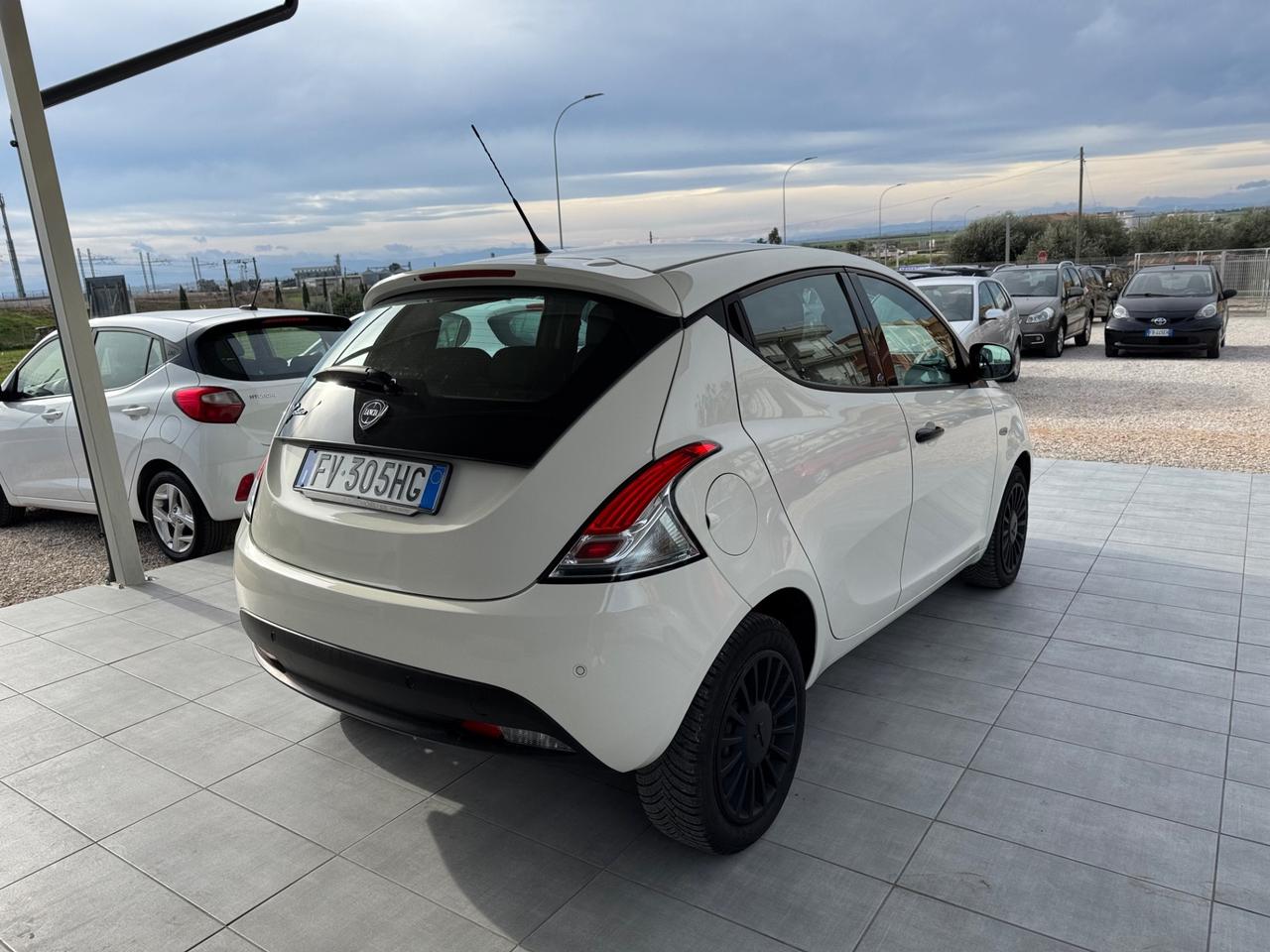 Lancia Ypsilon 1.2 69 CV 5 porte GPL Ecochic Elefantino Blu