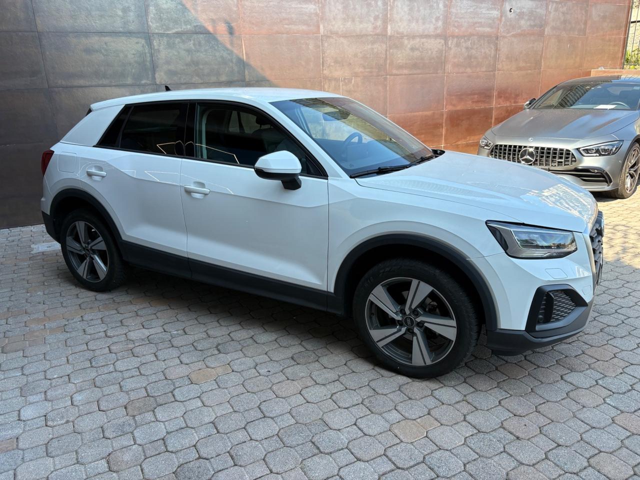 Audi Q2 35 TFSI S tronic Identity Black