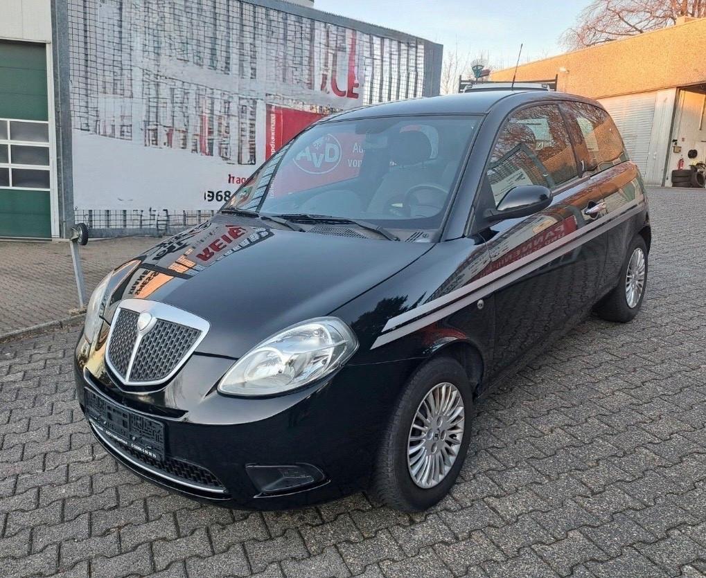 Lancia Ypsilon 1.4 16V Platino