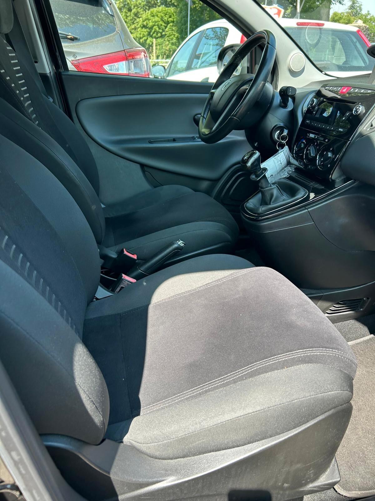 Lancia Ypsilon 1.2 69 CV 5 porte S&S Silver OK NEO PATENTATI