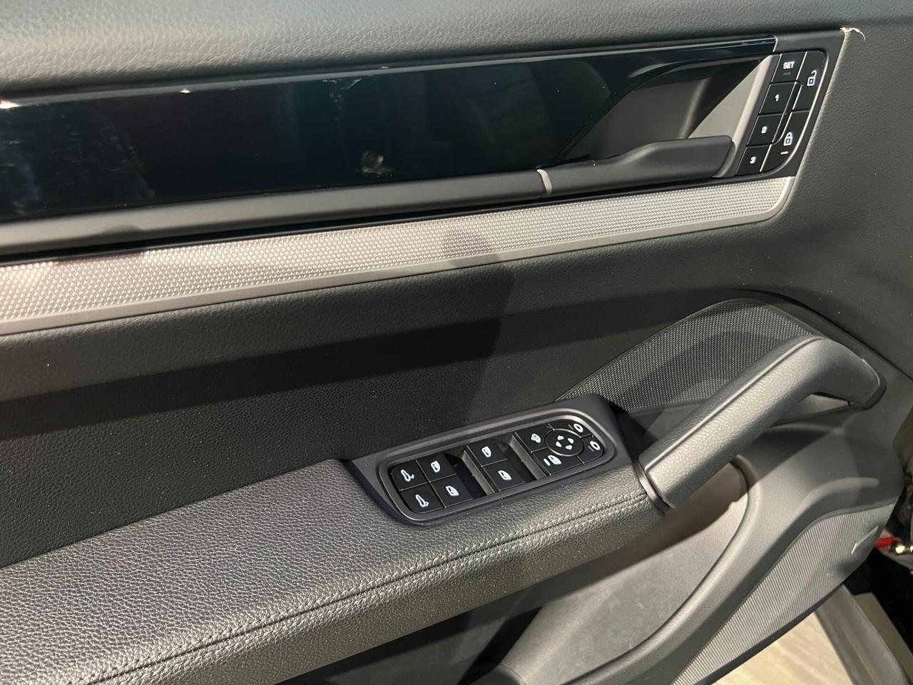 Porsche Cayenne Coupé 3.0 V6 - 3Screens