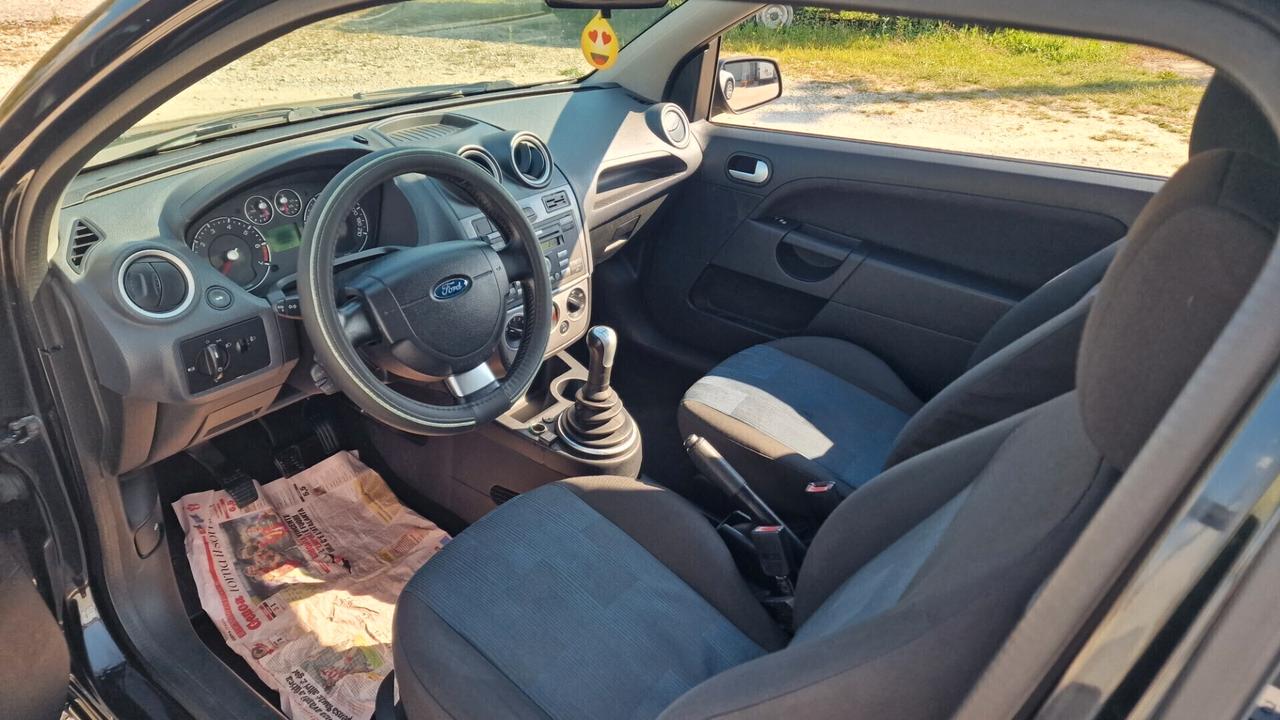 Ford Fiesta 1.2 16V 3p. Ghia "GPL"