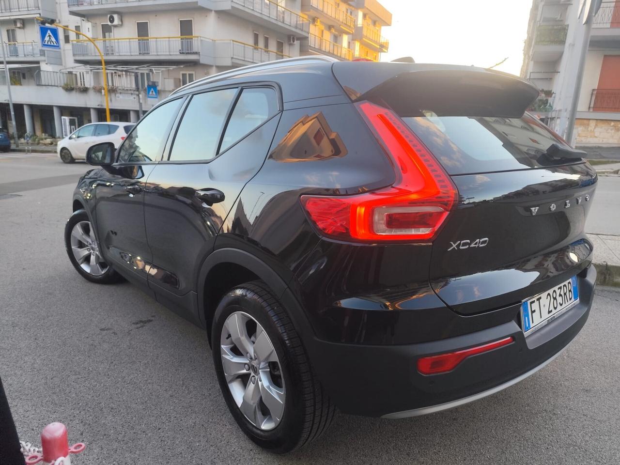Volvo XC40 2.0 D3 Momentum * Strafull * Pelle * Navi * Garantita 12 Mesi