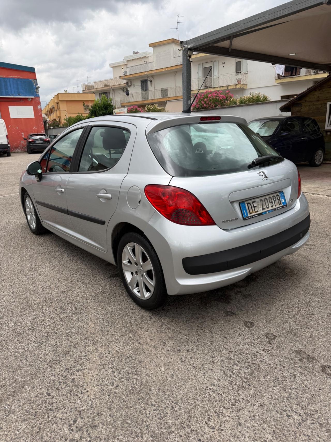 Peugeot 207 1.4 HDi 70CV 5p. XT