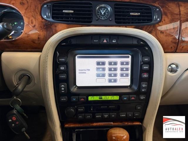 JAGUAR - XJ8 4.2 V8 298cv