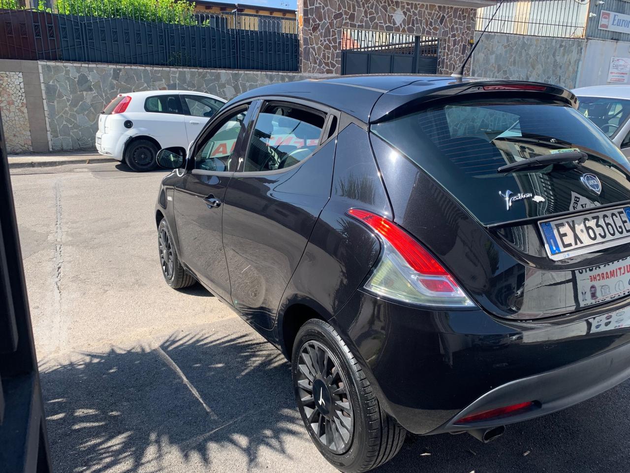 Lancia Ypsilon 1.2 69 CV 5 porte Elefantino