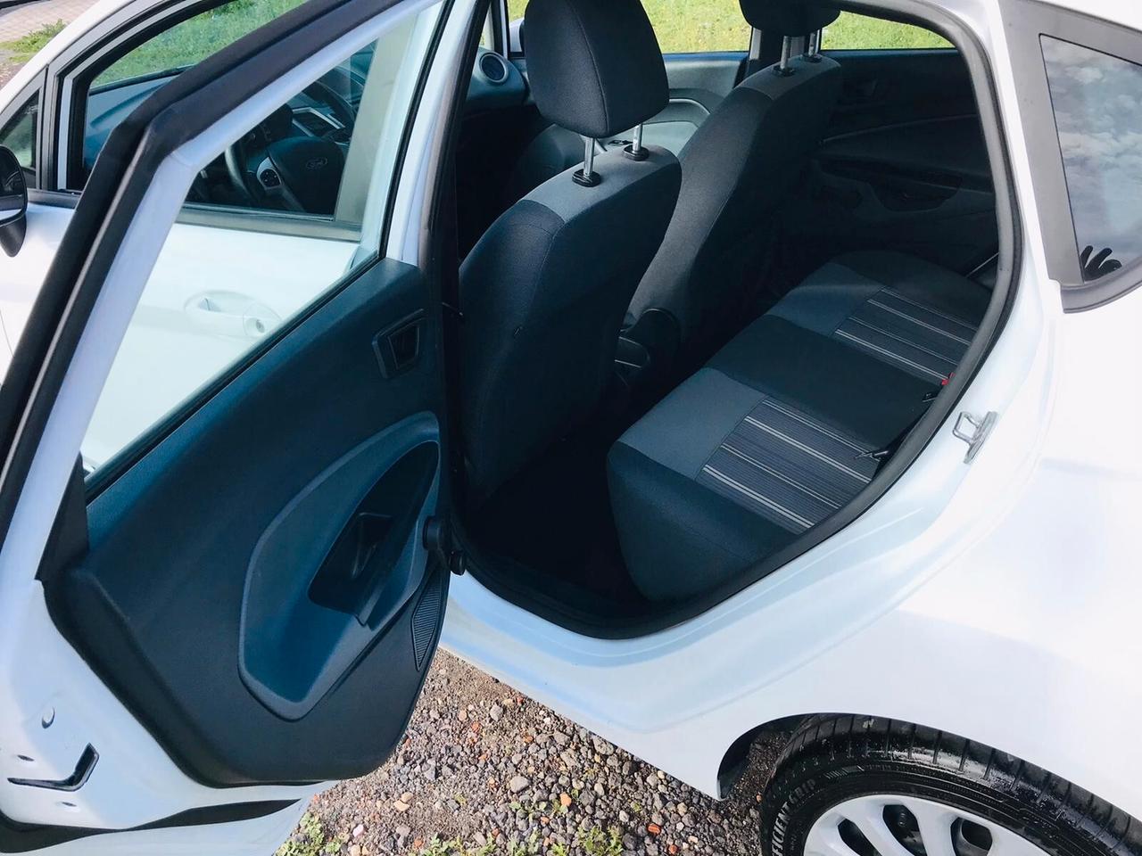 Ford Fiesta 1.4TDCI NEOPATENTATI CHIAMA