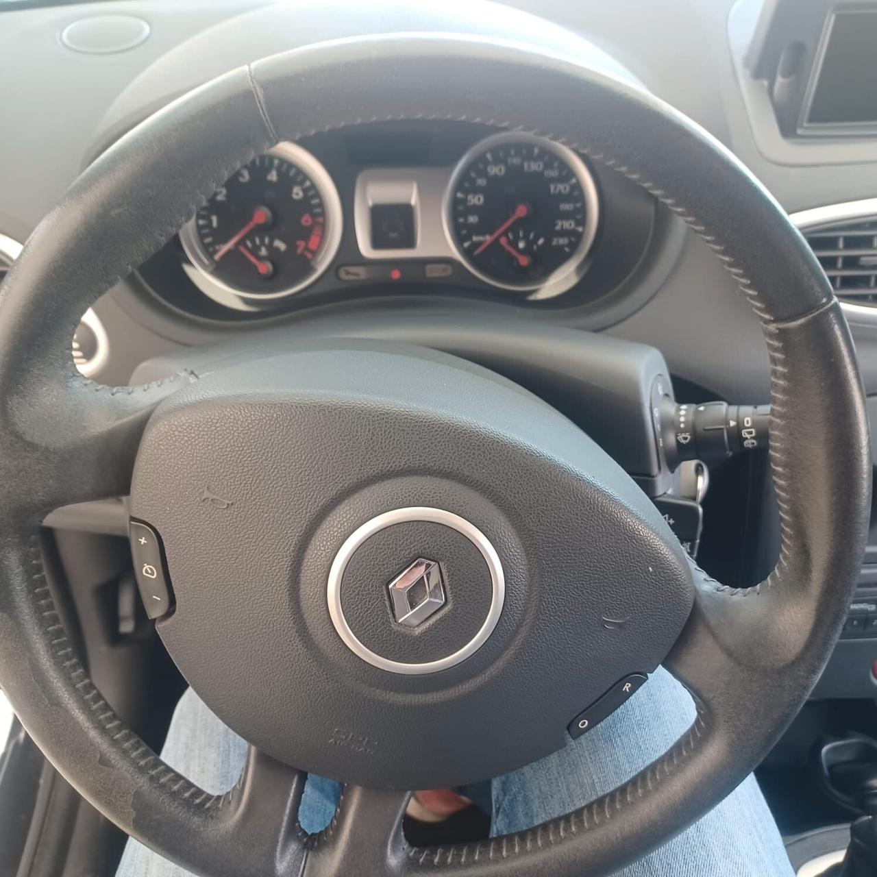 128.548KM CLIO 1.2 PERFETTA OK NEOPATENTATI