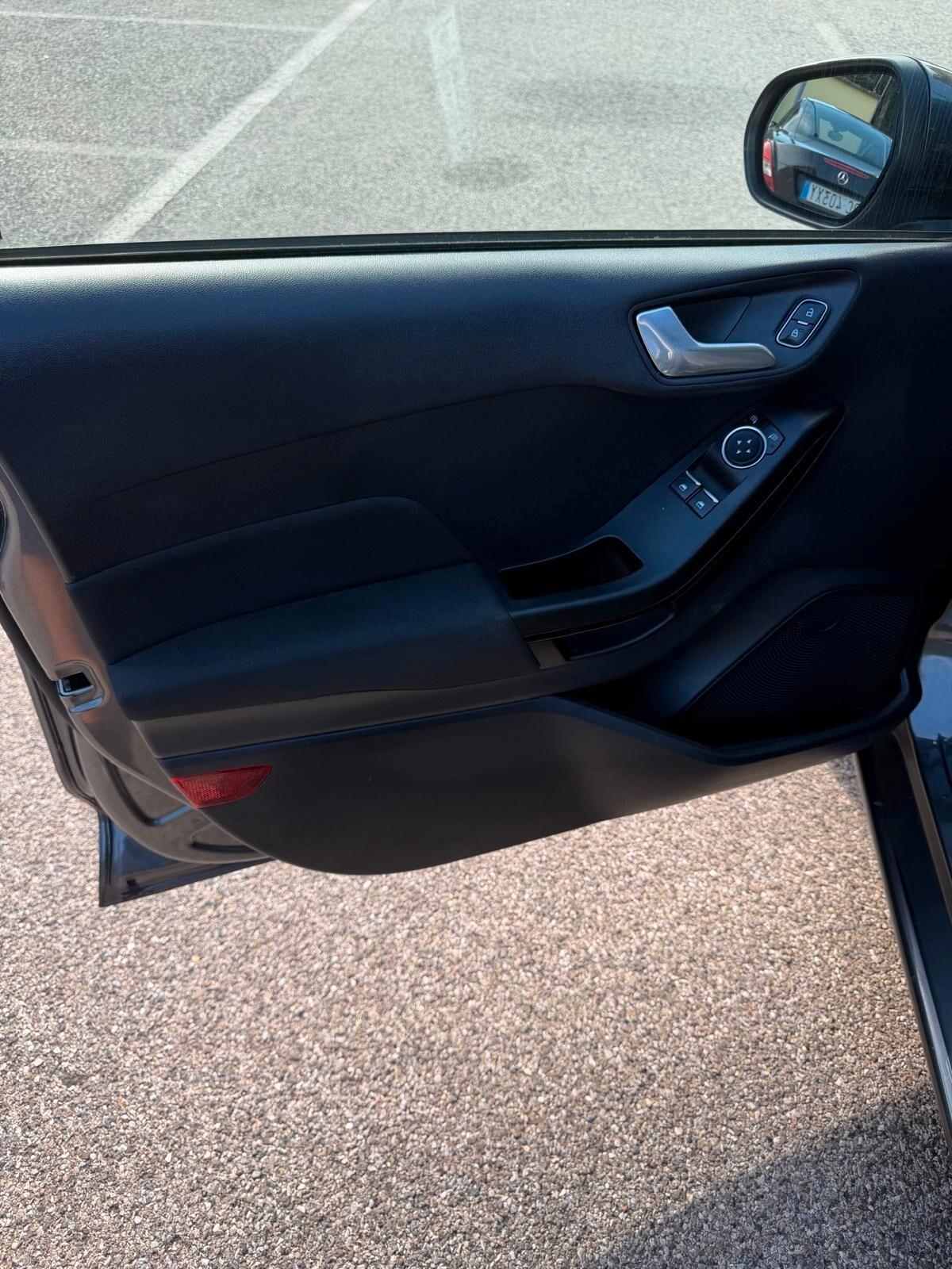 Ford Fiesta 1.1 - NEOPATENTATI - 12 MESI DI GARANZIA -