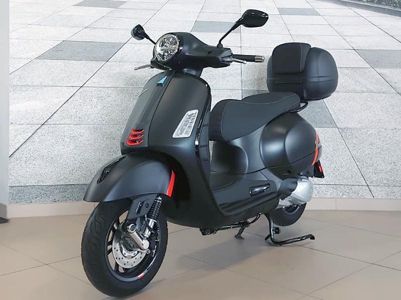 Piaggio Vespa GTS 300 Supersport HPE