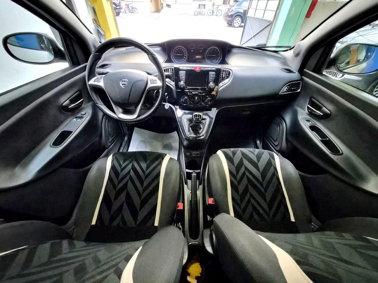 Lancia Ypsilon 1.2 Gold 69cv