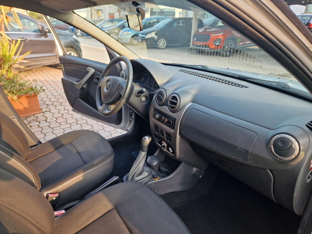 Dacia Sandero 1.2 16V Lauréate OK NEO PATENTATI