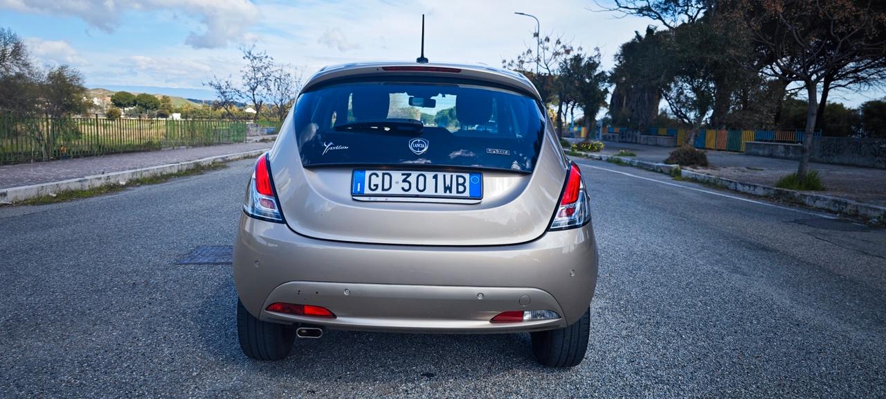 Lancia Ypsilon 1.0 FireFly 5 porte S&S Hybrid Ecochic Gold