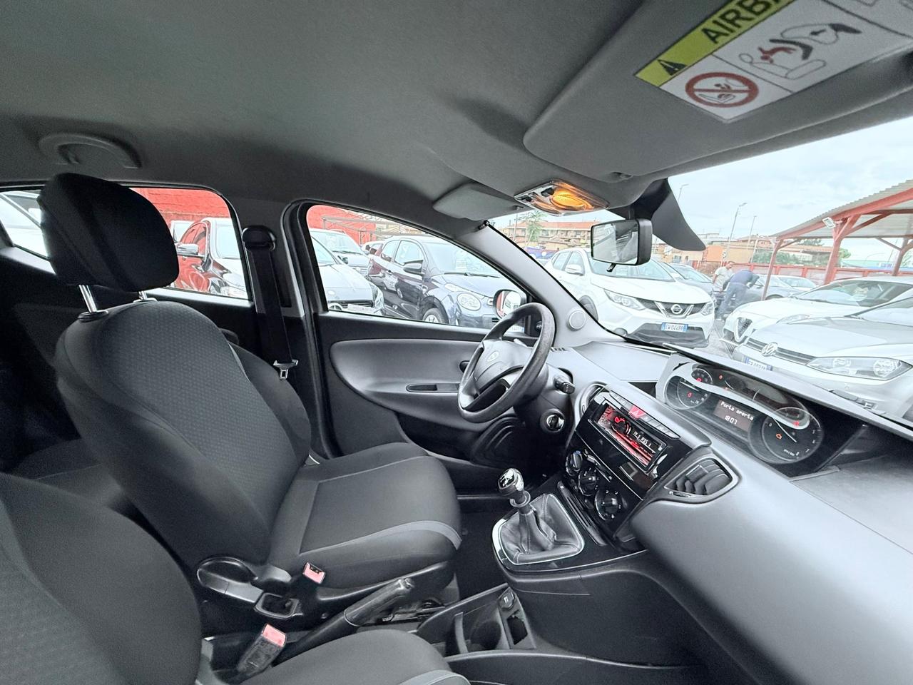 Ypsilon 1.2 69 CV 5 porte/rate/permute/garanzia