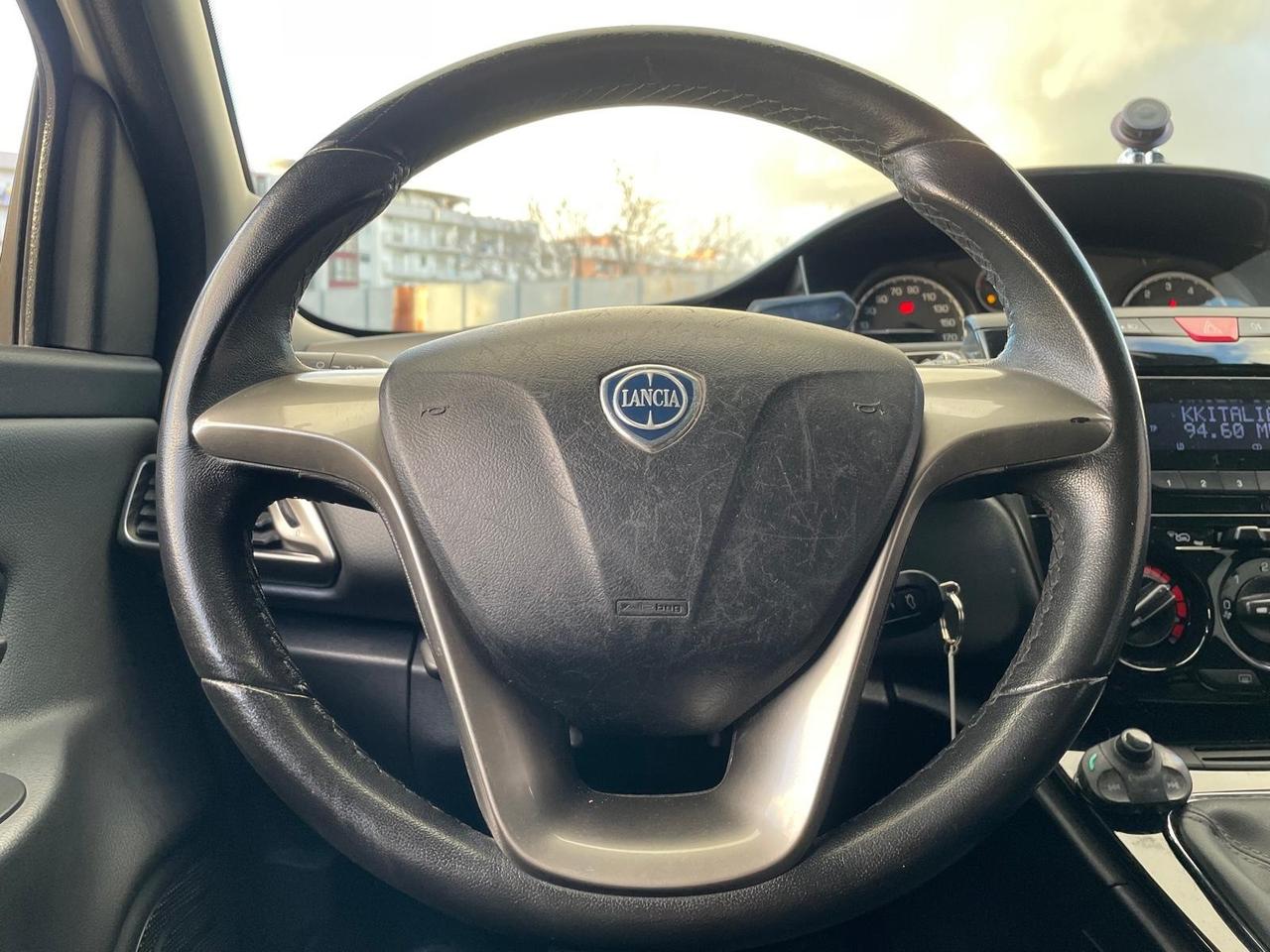 Lancia Ypsilon 0.9 TwinAir 85 CV 5 porte Metano Ecochic Gold