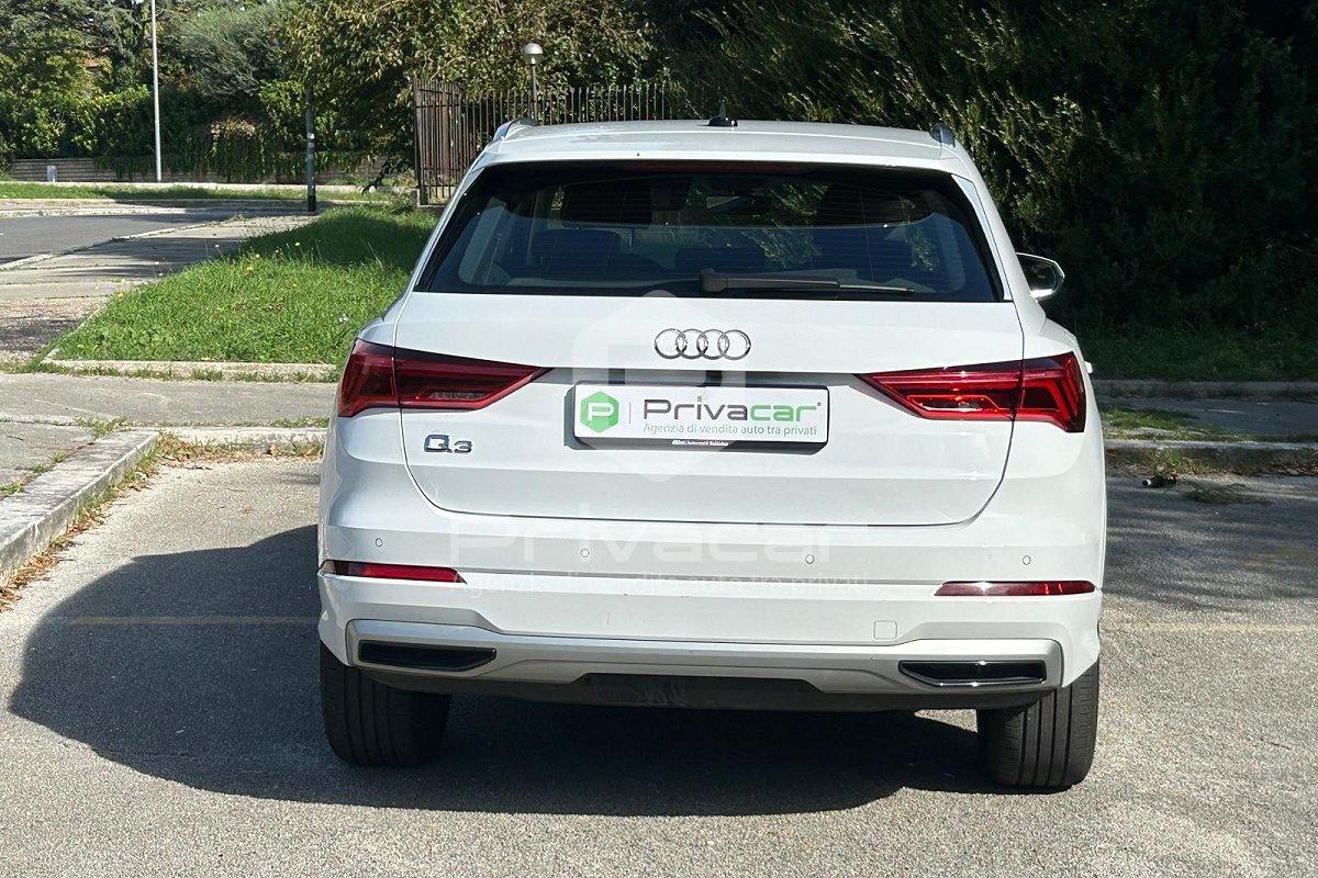 AUDI Q3 35 TFSI Business Advanced