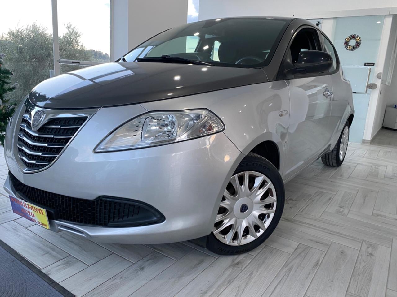 Lancia Ypsilon 1.3 MJT95CV 5P Silver BI-COLORE2013