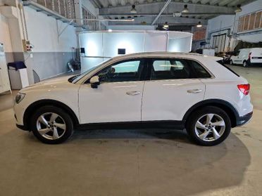 AUDI Q3 35 TDI quattro S tronic Business Advanced