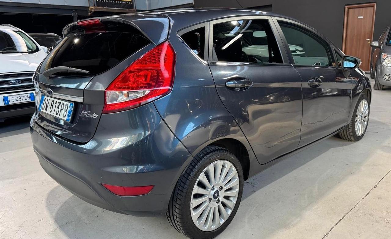 Ford Fiesta Titanium benzina Neopatentati