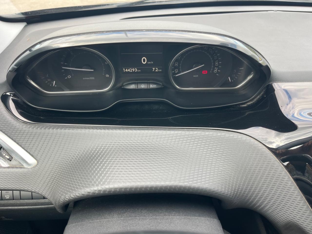 Peugeot 2008 1.6 e-HDi 92 CV Stop&Start Urban Cross