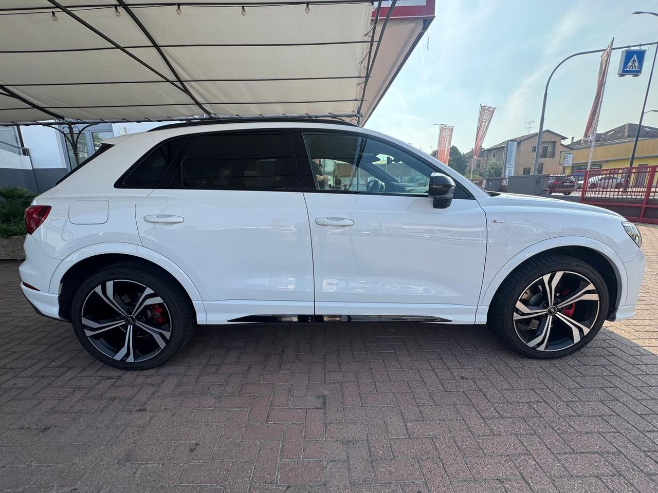 Audi Q3 S Line Identity Black 2.0 45 TFSI G #50560