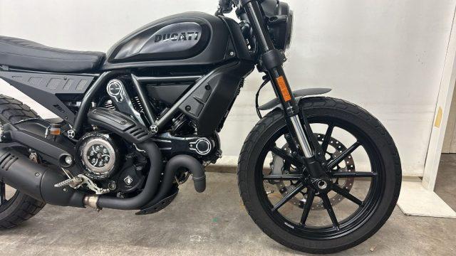 DUCATI Scrambler 800 .