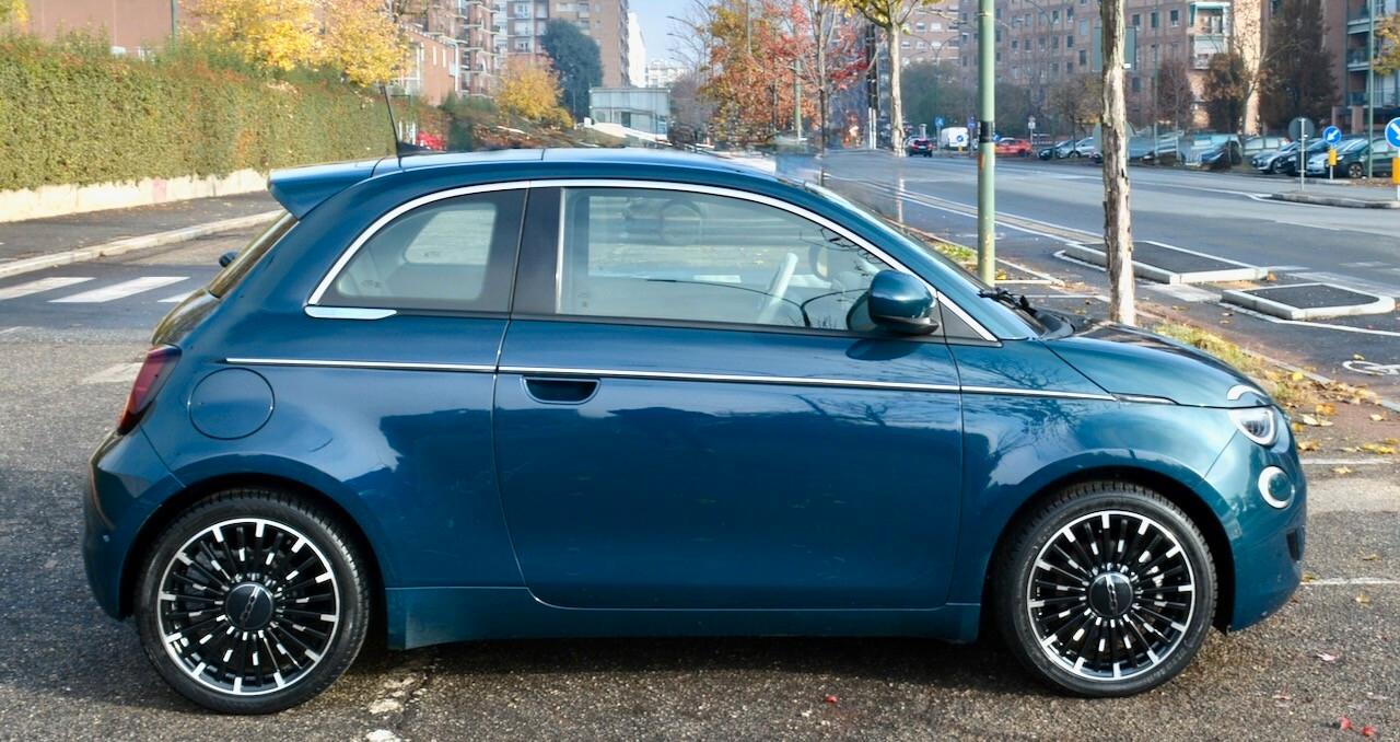 Fiat 500 500e Berlina 42 kWh La Prima