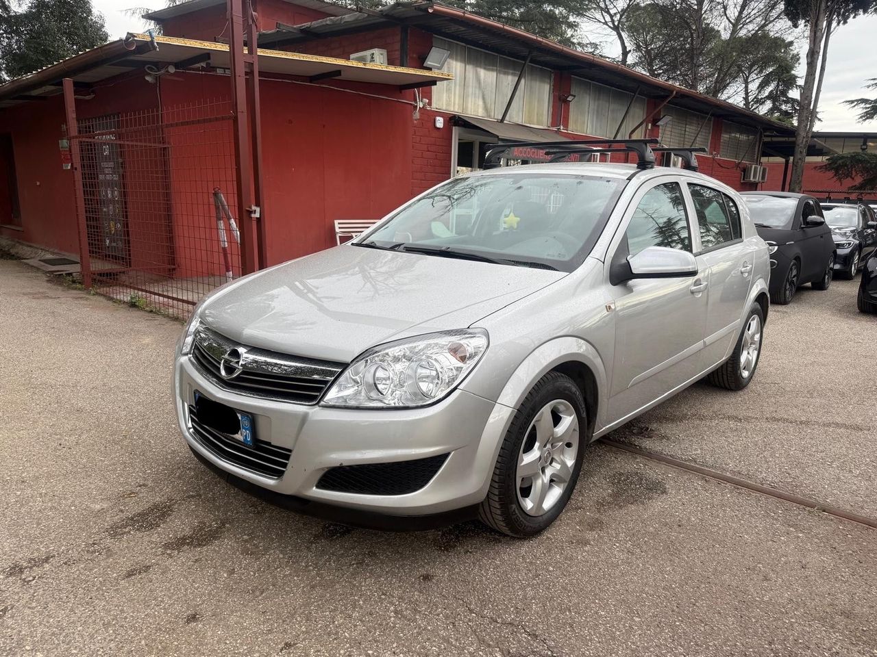 Opel Astra 2010 photo 2