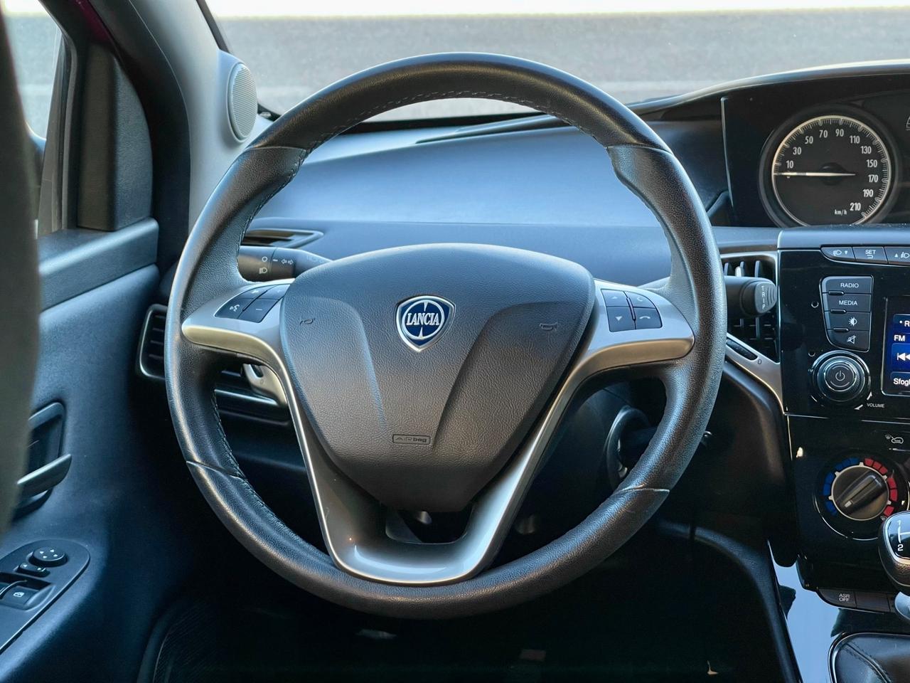 Lancia Ypsilon 1.2 69 CV 5 porte S&S Gold